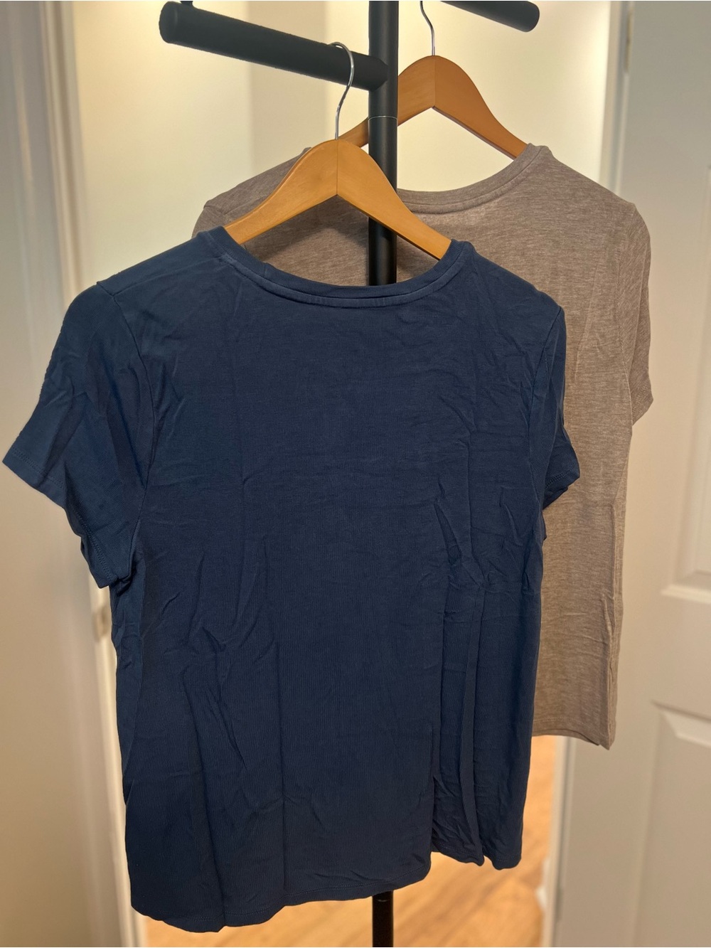 New Day Basic Tee Bundle – Size Large
Blue + Taupe Neutral Everyday Tees | EUC